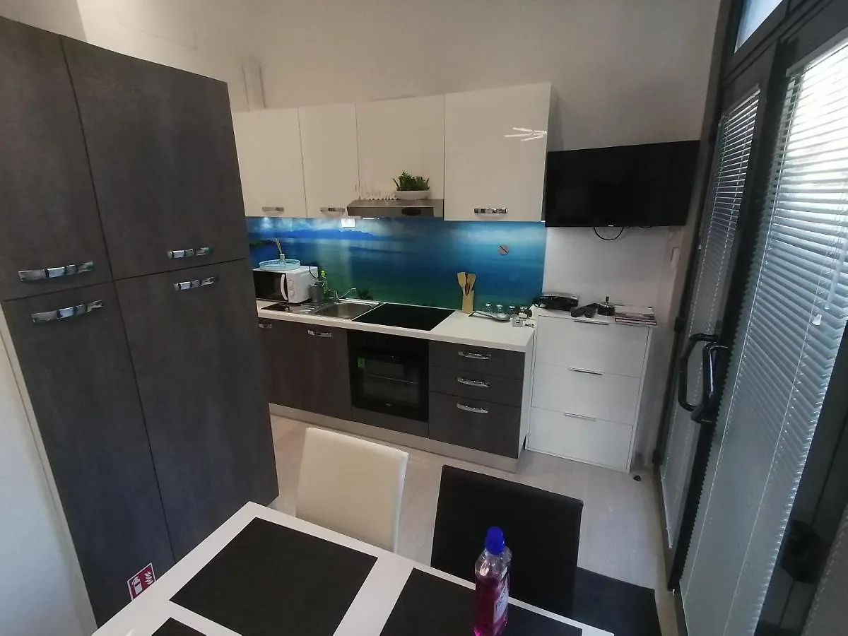 Apartment Rose By The Beach & Tennis Courts Spalato