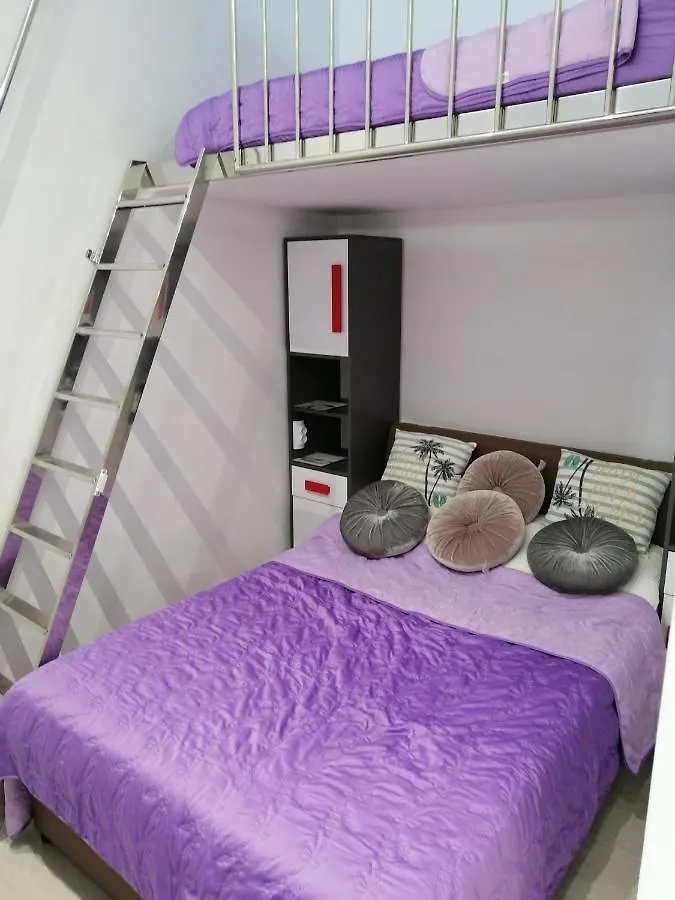 Apartment Rose By The Beach & Tennis Courts Split