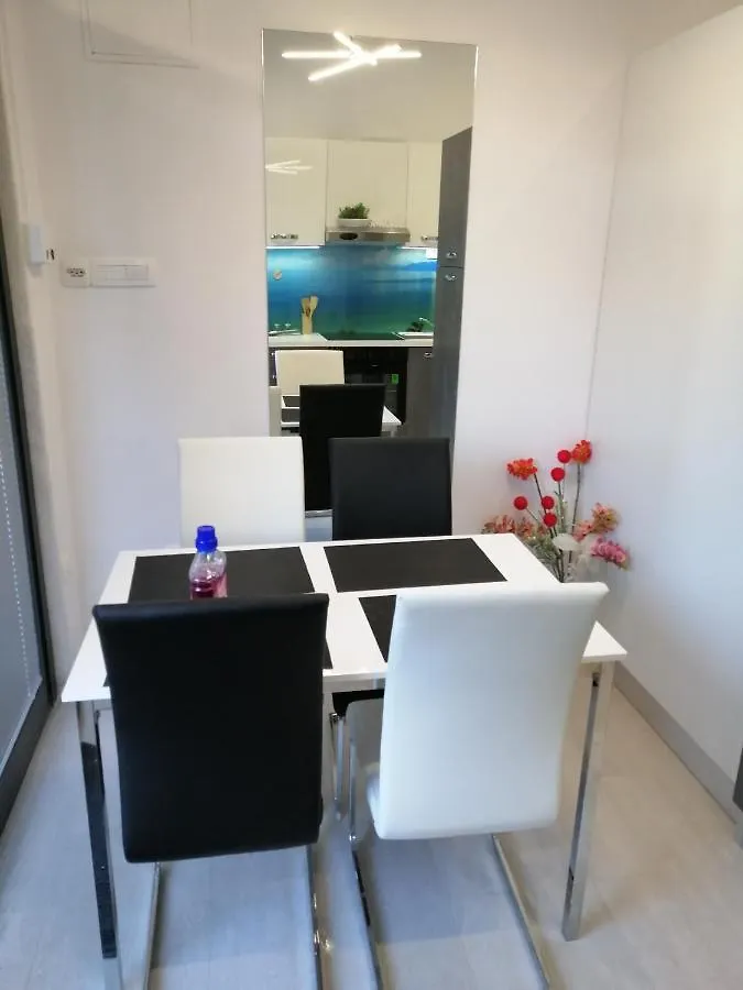 Apartment Rose By The Beach & Tennis Courts Spalato 0*,  Croazia